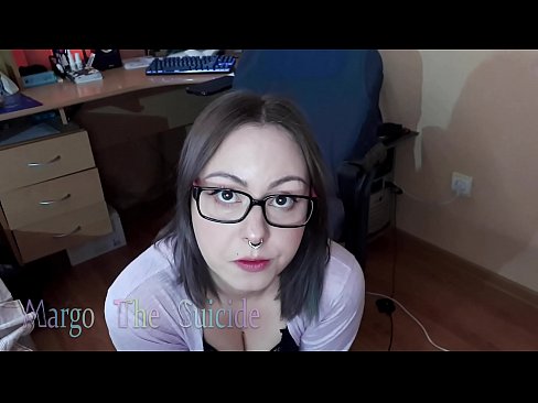 ❤️ 性感的眼镜女孩在镜头前深深地吸吮假阳具 ❤ Super sex❌❤
